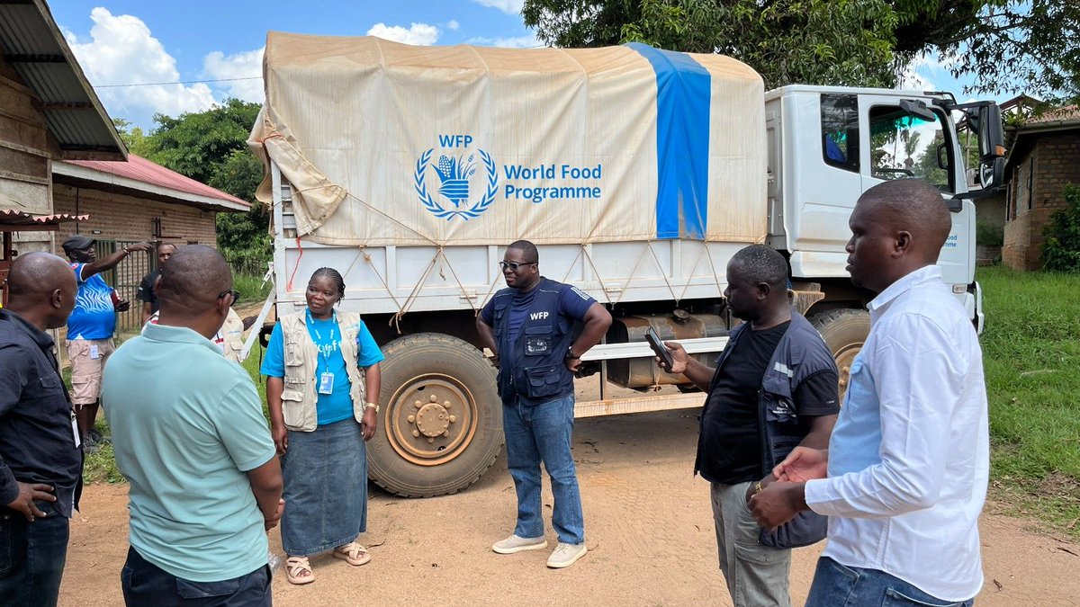 OMSRDCONGO's tweet photo. #Mandima, (#Ituri 🇨🇩) : La zone de santé a reçu un lot majeur de médicaments & d’équipements de protection individuelle, grâce à l’appui de l’OMS, de l’UNICEF et du PAM. Objectif : renforcer la prise en charge & consolider les mesures PCI face à la menace du virus #Bundibugyo. https://t.co/SEbvdnbPZa