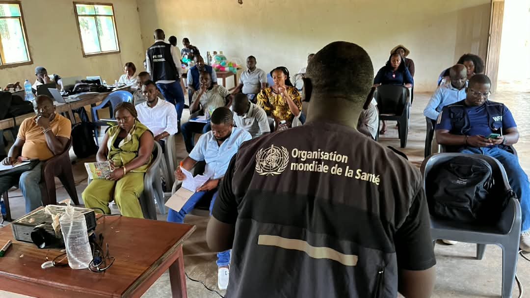 OMSRDCONGO's tweet photo. #Mandima, (#Ituri 🇨🇩) : La zone de santé a reçu un lot majeur de médicaments & d’équipements de protection individuelle, grâce à l’appui de l’OMS, de l’UNICEF et du PAM. Objectif : renforcer la prise en charge & consolider les mesures PCI face à la menace du virus #Bundibugyo. https://t.co/SEbvdnbPZa