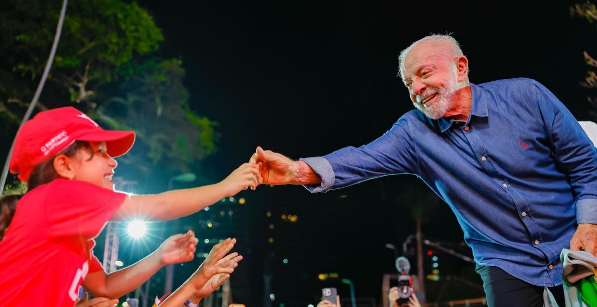 ChCarreraLeal's tweet photo. Contigo aprendimos que en la resistencia está todo el hidalgo valor de la vida! 

Mañana ganás en Brasil, @LulaOficial ✌🏼 https://t.co/05y3hNP6Kr