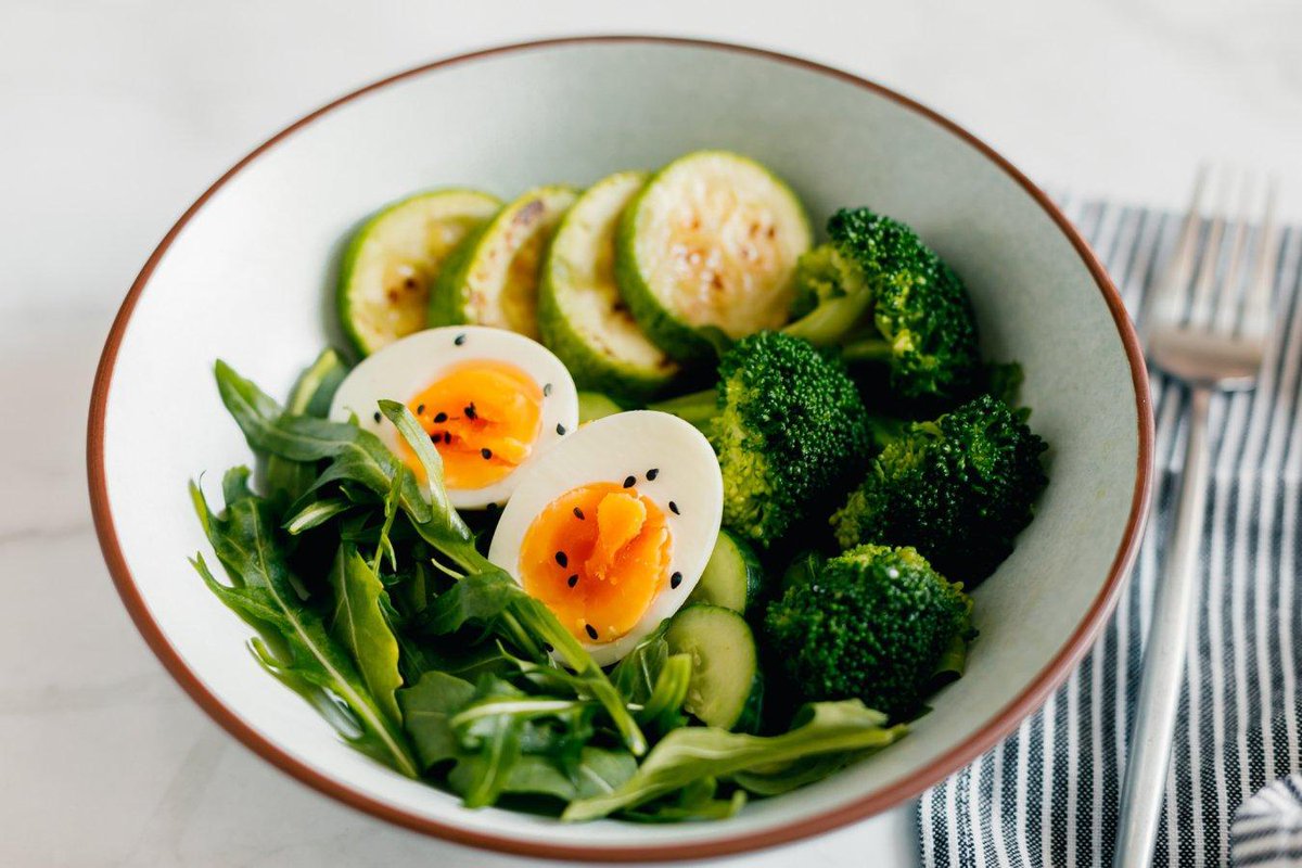 newscientist's tweet photo. The overlooked power of diet for improving your mental health https://t.co/ItSQDefn22 https://t.co/h4uexRr9Zf