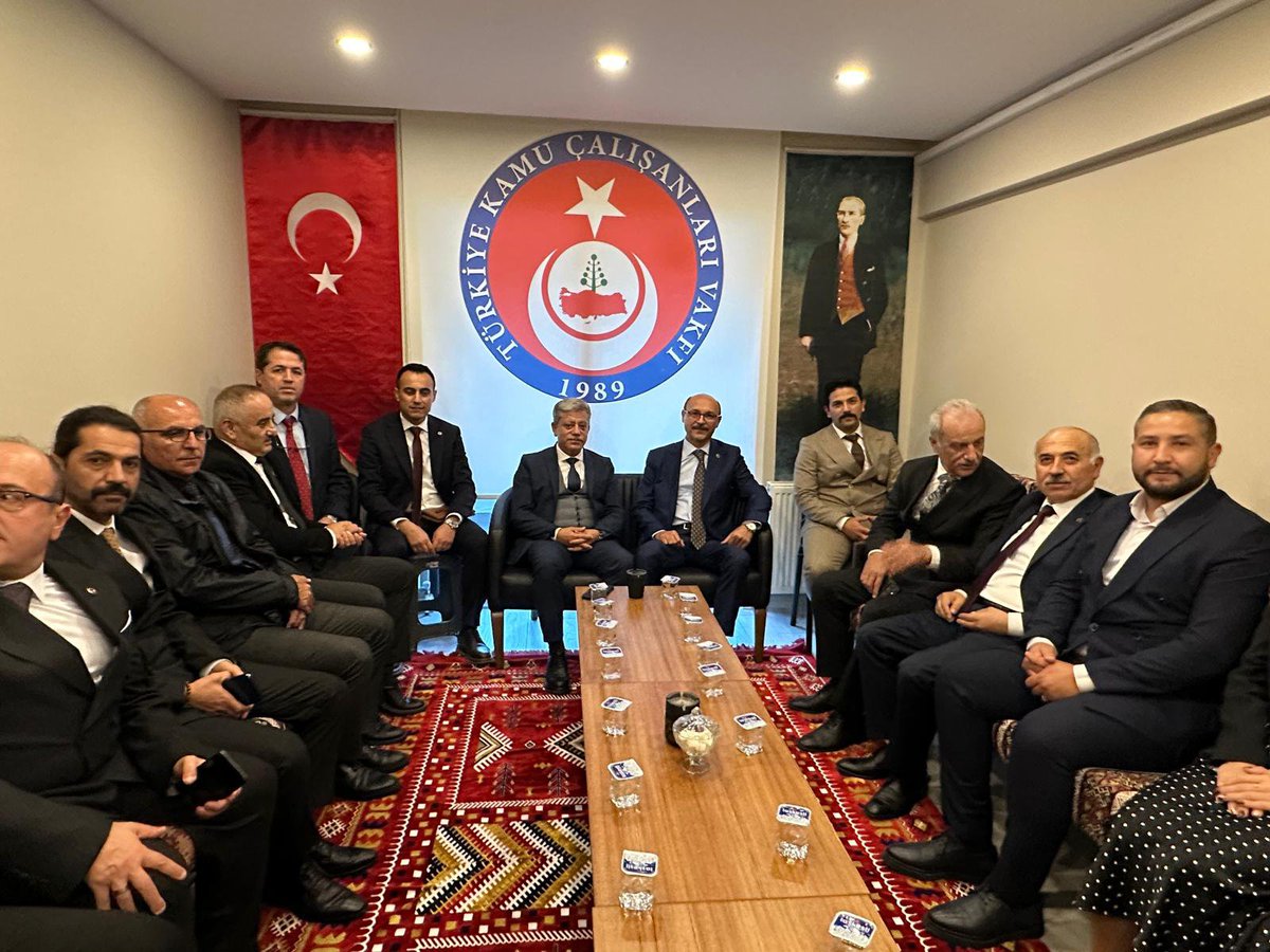 TurkavGenMrk's tweet photo. Genel Başkanımız Ebubekir Korkmaz; Türk Eğitim Sen Genel Başkanı Talip Geylan, Vakıf Genel Sekreterimiz Zeki Toptaş ve Türk Eğitim Sen Genel Başkan Yardımcısı Fatih İşçan ile birlikte TÜRKAV Bartın Şube Başkanlığını ziyaret ettiler. https://t.co/AKF9zE2gjJ