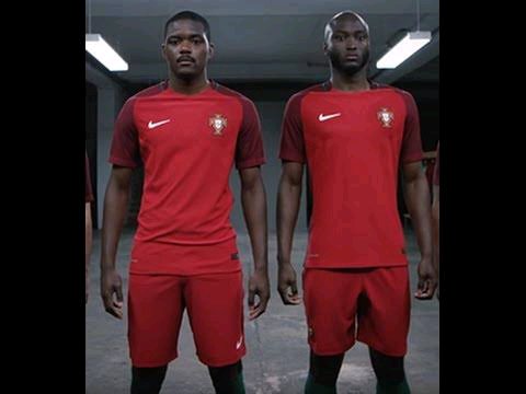 Blessing_Olivi's tweet photo. These uncles were killing themselves for Ronaldo, we didn't appreciate them then.

Now I know their worth 😭 https://t.co/0nTyISXaUS