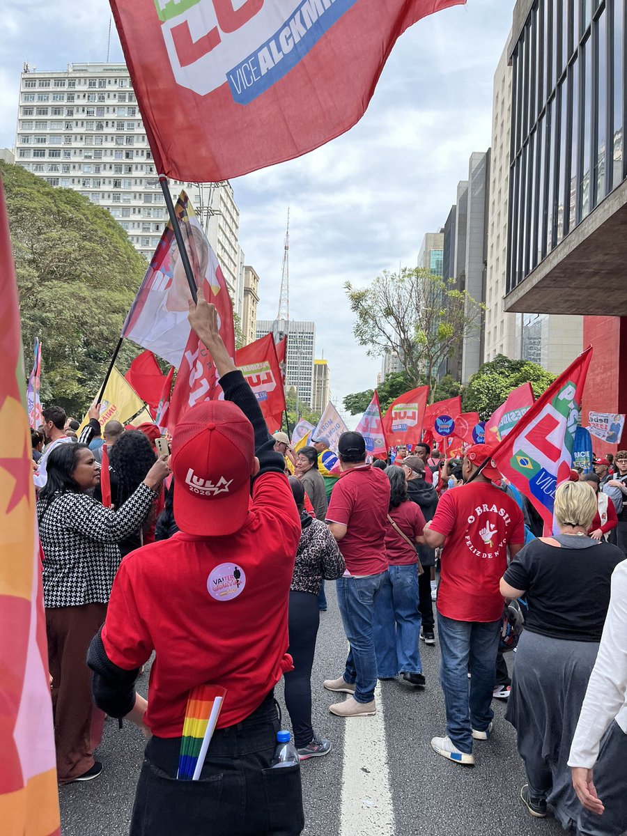 fbrandaoKJ's tweet photo. eu quando sirvo as 10 da manhã na paulista #LulaLá https://t.co/U3fZ3a9U0E