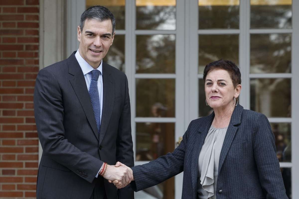 fjosealcaraz's tweet photo. Mirar sus caras.
Recuerda con quien Gobierna el PSOE. 
Recordar los atentados en Granada de sus socios los terroristas de Otegui. https://t.co/66rWb6mlO4