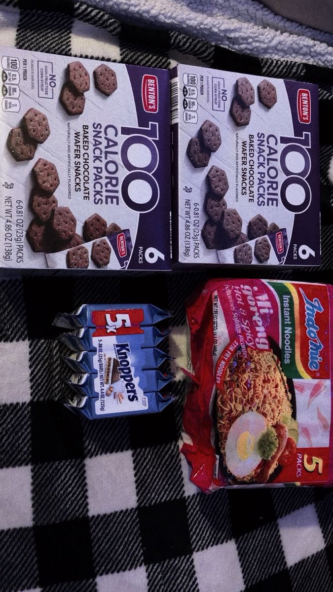 decayforme's tweet photo. Average junkorexic haul https://t.co/CJkeJkD0IM