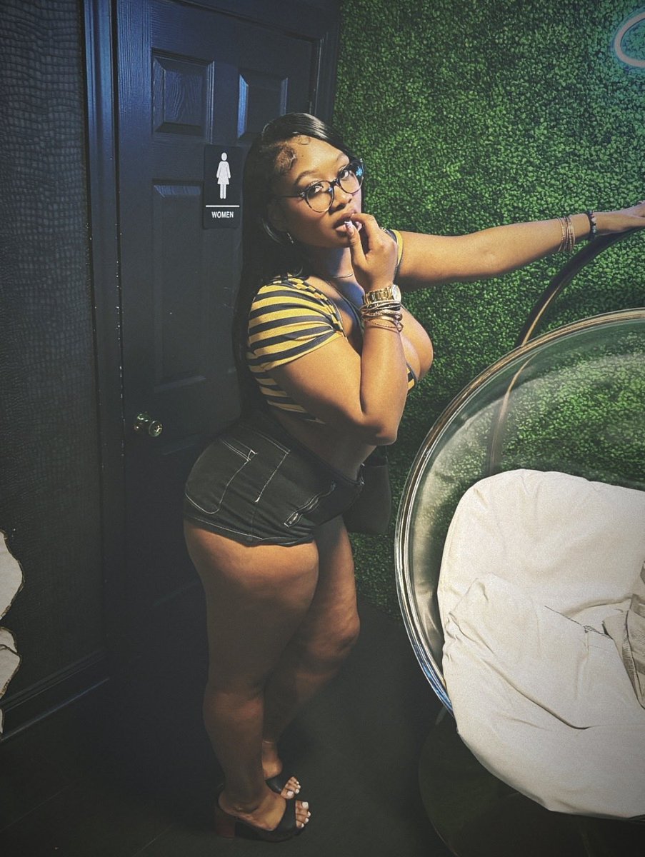 DollBaabyJ's tweet photo. is it giving 2014? https://t.co/5nsEsnNmRk
