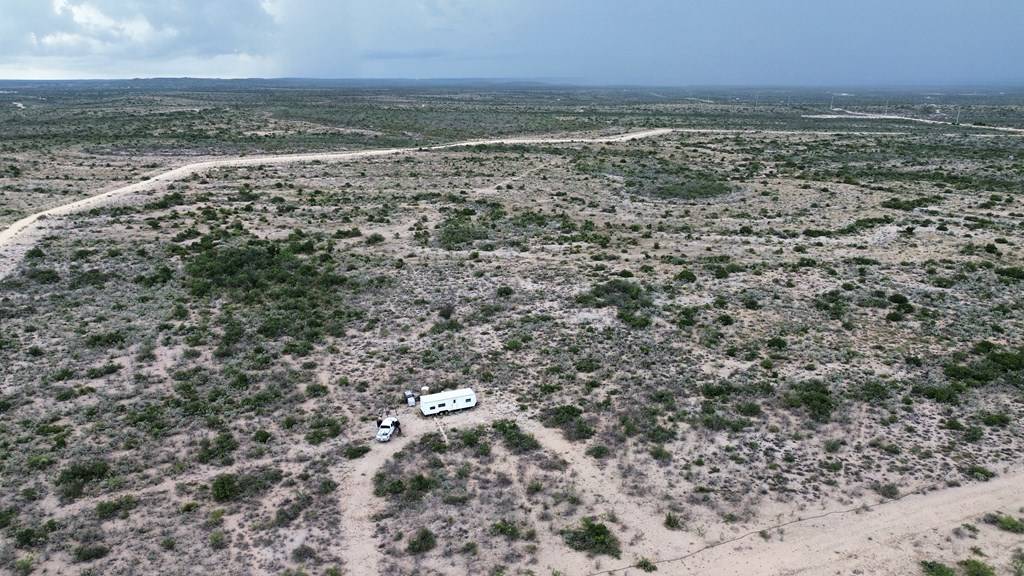 bowcore79's tweet photo. 47.51-acre Comstock hunting retreat: trails, blinds, feeders, shared well &amp; a 2005 FEMA trailer. $85,000.
https://t.co/qJIzLIkt0p https://t.co/Wu19ag7HnZ