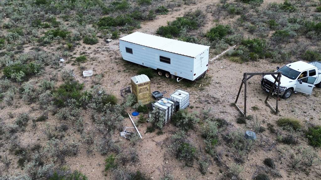 bowcore79's tweet photo. 47.51-acre Comstock hunting retreat: trails, blinds, feeders, shared well &amp; a 2005 FEMA trailer. $85,000.
https://t.co/qJIzLIkt0p https://t.co/Wu19ag7HnZ
