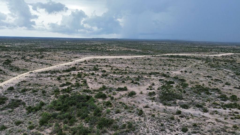 bowcore79's tweet photo. 47.51-acre Comstock hunting retreat: trails, blinds, feeders, shared well &amp; a 2005 FEMA trailer. $85,000.
https://t.co/qJIzLIkt0p https://t.co/Wu19ag7HnZ