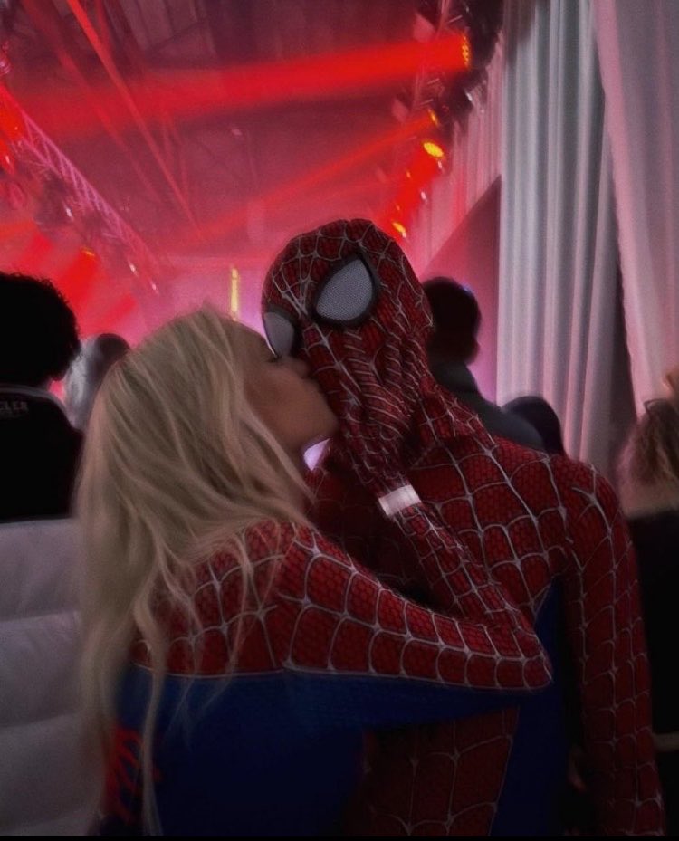 ABKKVenom's tweet photo. Could be us for Halloween https://t.co/K0qHol4Wpo