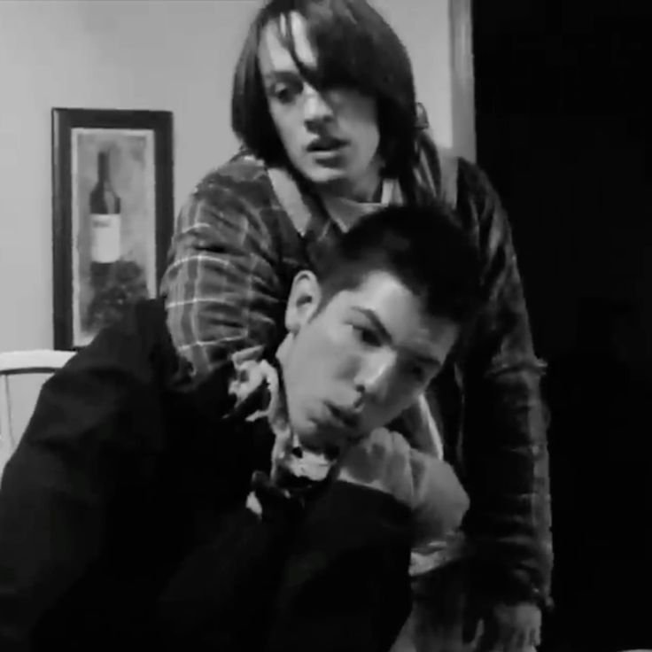 zoombieaholic's tweet photo. when he hugs you from behind😳💕 #everymanhybrid https://t.co/I5MmvXcA5v