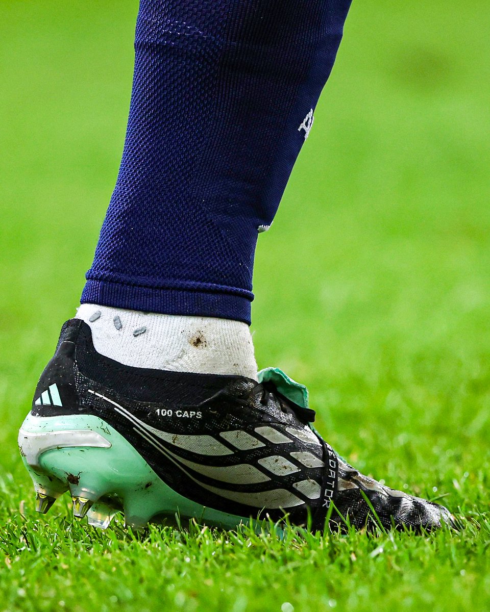brfootball's tweet photo. Andy Robertson makes his 100th appearance for Scotland 🏴󠁧󠁢󠁳󠁣󠁴󠁿👑 https://t.co/Xphu7o2Pal