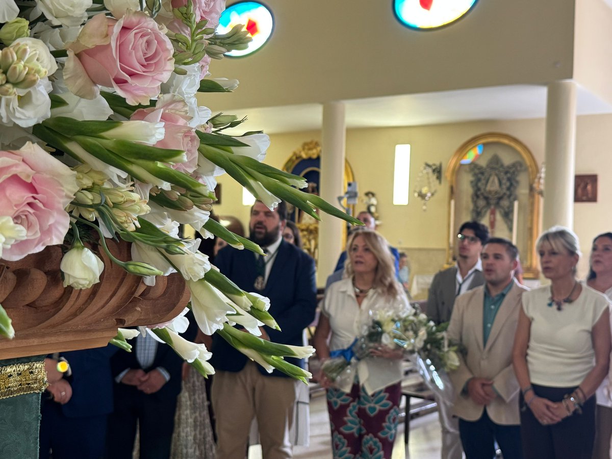 ppalcaladgra's tweet photo. El PP de Alcalá, encabezado por nuestra presidenta @sandraglezpp, no ha faltado a su cita con la @PastoraAlcala.

Ante ella hemos realizado la tradicional ofrenda floral, horas antes de que recorra las calles de San Agustín como culmen de un año entero de trabajo de sus hermanos. https://t.co/rytoYNOqht