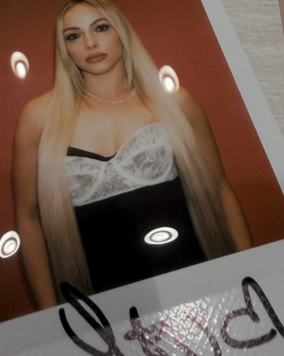 Cryaboutitrp's tweet photo. The event was so amazing.

I hope you all love the film, it was one of my favorites to work in 💋 https://t.co/ojktLsV4Pg