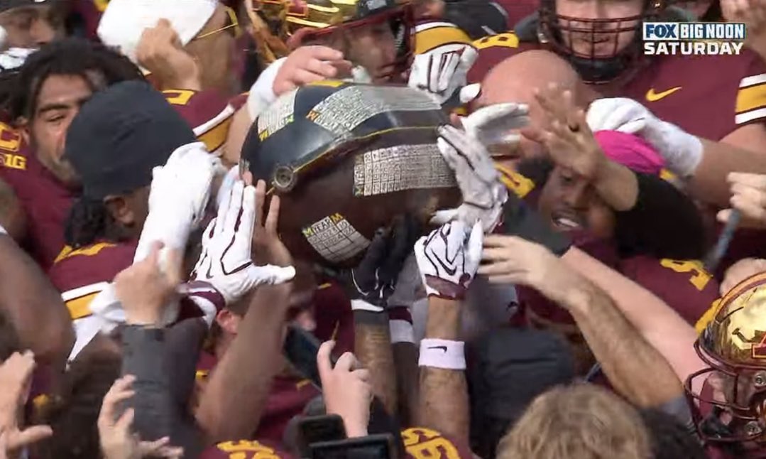 BarstoolB1G's tweet photo. ROW THE BOAT https://t.co/xOr2c5ESNh