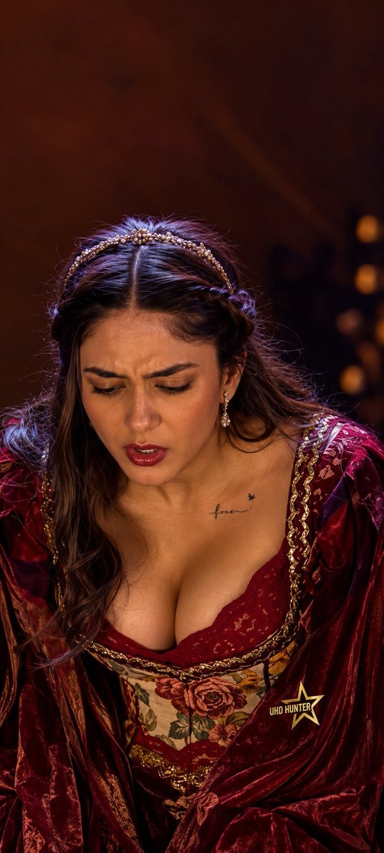 GodModeForNow's tweet photo. Murnal on fire 🔥🔥🔥🔥🔥🔥🥵🥵🥵
#MrunalThakur 🥵🥵🥵🥵🔥😍🥰 https://t.co/dXYTVVjTTi