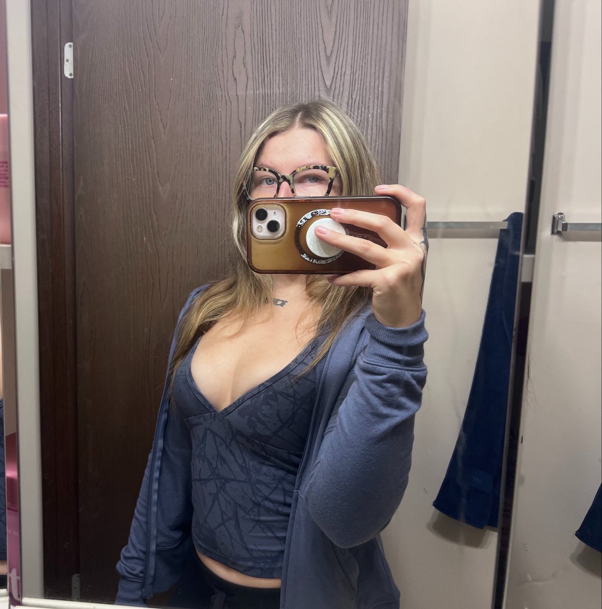 PrincessAut04's tweet photo. 💋You can call it a weakness if you want.. I call it knowing exactly where you belong. https://t.co/UrJL2q3GE4