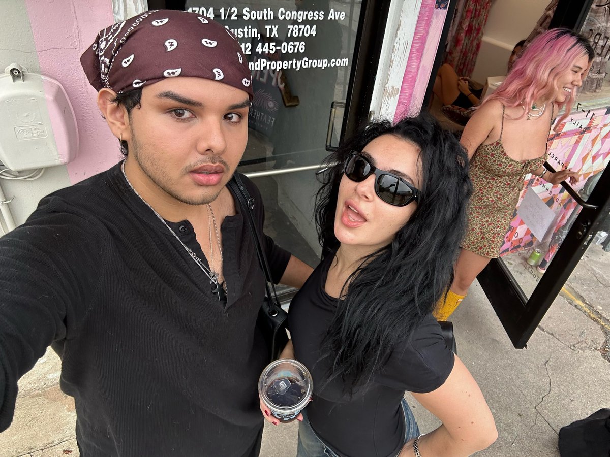 charliyuri's tweet photo. charli with fans in austin today https://t.co/slCZuoZScY