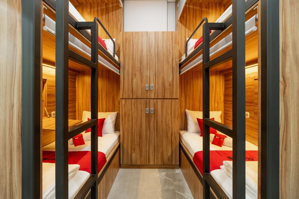 info_staycation's tweet photo. Lagi cari tempat nginep yang pas buat staycation singkat atau workcation seminggu penuh? 
​Di Juragan Staycation, kamu bebas pilih paket harian atau mingguan dengan harga terjangkau.
Klik DM untuk Reservasi!
#StaycationHemat  #zonauang #hotelmurah #juraganstaycation #staycation https://t.co/3tGkJYc345