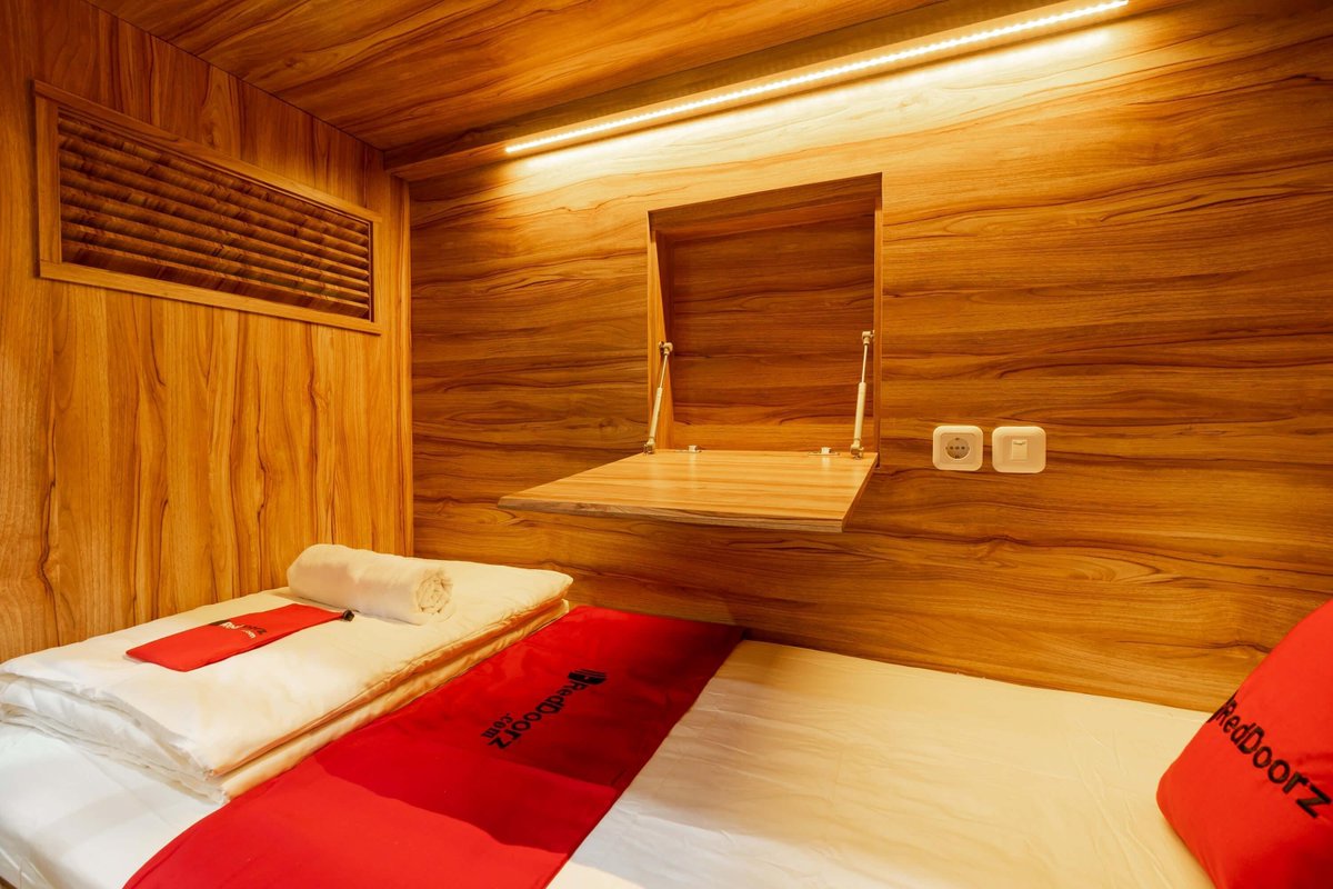 info_staycation's tweet photo. Lagi cari tempat nginep yang pas buat staycation singkat atau workcation seminggu penuh? 
​Di Juragan Staycation, kamu bebas pilih paket harian atau mingguan dengan harga terjangkau.
Klik DM untuk Reservasi!
#StaycationHemat  #zonauang #hotelmurah #juraganstaycation #staycation https://t.co/3tGkJYc345