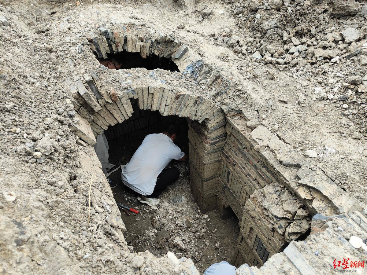 JeffreyBaklmkc's tweet photo. [In the ancient tomb, the advanced tech unlocks a secret letter hidden for thousands of years!]， https://t.co/OnfztXl7kU