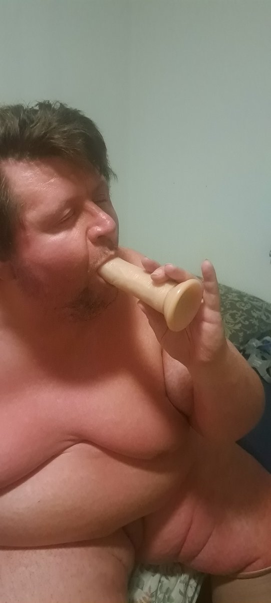 kimbechbi's tweet photo. @TsCarlaAmaral Your cock is delicious; can I suck you off? https://t.co/m5jGe8sT19
