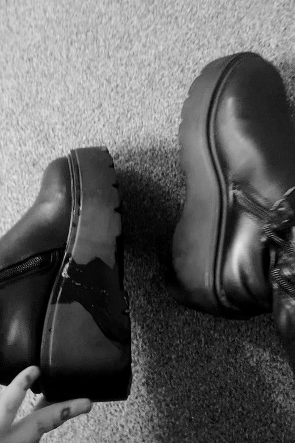 ceeloux39's tweet photo. My pretty boots, in your mouth, taking every breath of yours, just like you deserve. 🫯😈😌

Findom paypig cuck footslut https://t.co/0uVBaQ9WvD