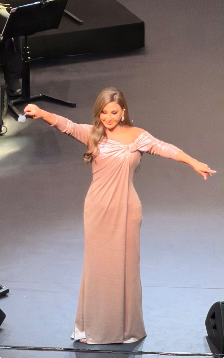 FAlgathouri's tweet photo. ملكة الاحساس 🔥 
اشعلت القاعة بكل احساس 

#اليسا_في_الكويت #elissa https://t.co/EAJfOjxjhp