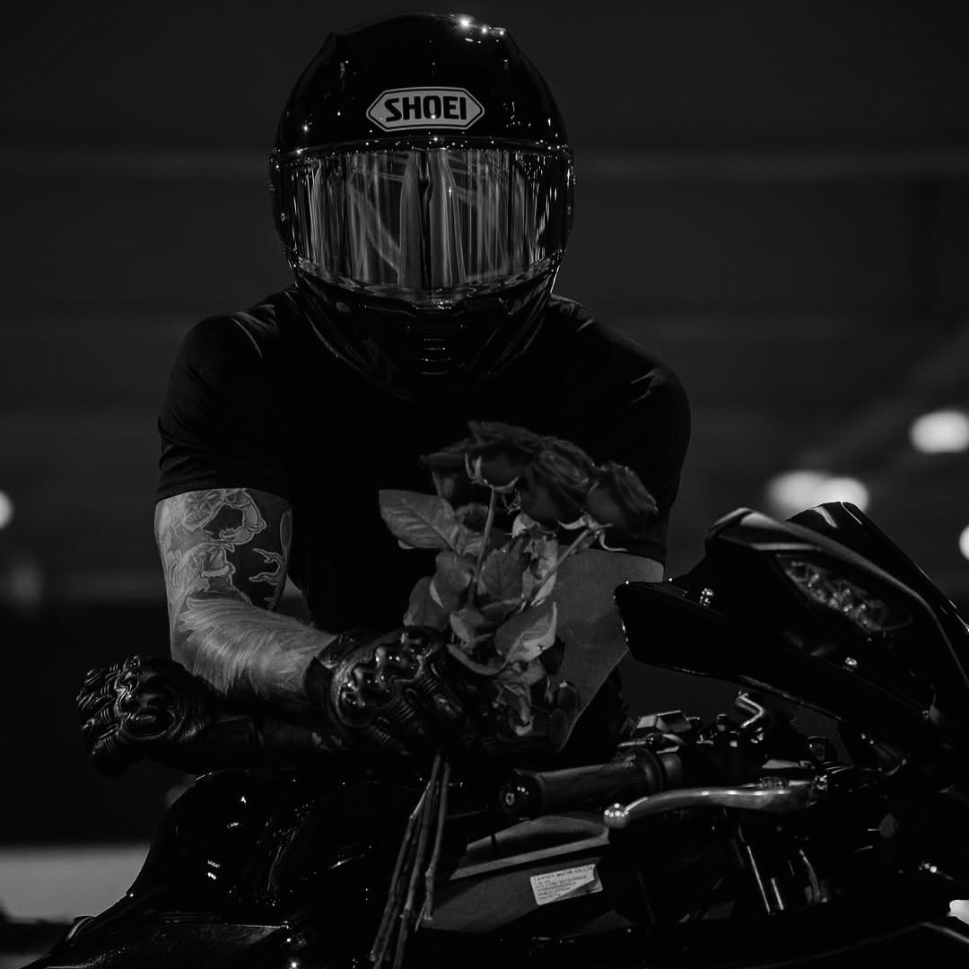 t7tiii's tweet photo. احتاج biker يصير مهووس فيني والجسم اللي بالصور مطالب فيه ضروري https://t.co/96CTySymjY