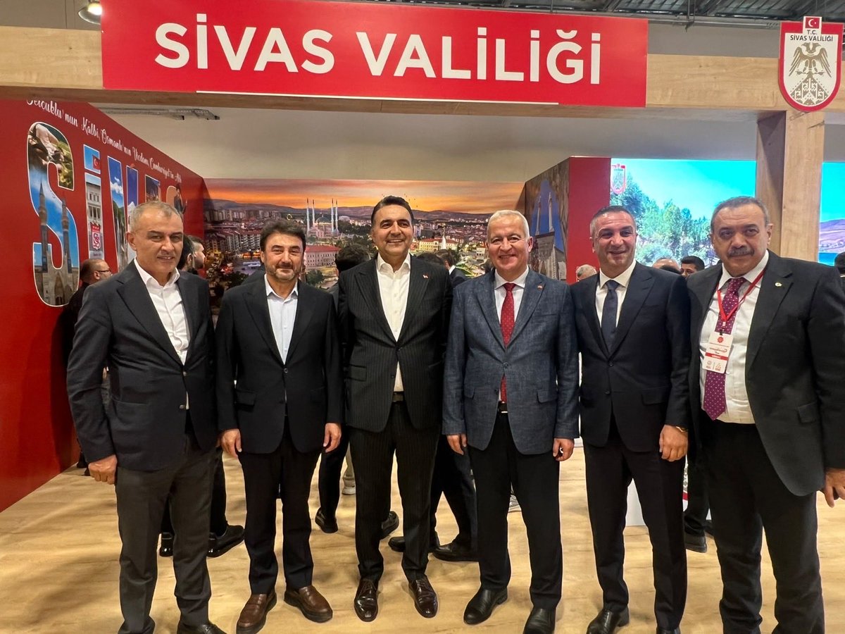 ismailerguness's tweet photo. Sivas Platformu ve İstanbul Sivas Konfederasyonu tarafından bu yıl Atatürk Havalimanı Millet Bahçesi’nde 17’nci kez düzenlenen Sivas Tanıtım Günleri programına katıldık.

Sivas’ın köklü tarihini, geleneksel el sanatlarını, yöresel lezzetlerini ve kültürel zenginliklerini İstanbul’a taşıyan bu kıymetli organizasyonda, Sivaslı hemşehrilerimizle bir araya gelmekten büyük memnuniyet duyduk.

Yiğidolar diyarı Sivas’ın; Hititlerden Selçuklulara, Osmanlı’dan Cumhuriyet’e uzanan medeniyet birikimini, istiklal mücadelemize yön veren Sivas Kongresi’nin ruhunu, Nuri Demirağ’ın azmini, Halil Rıfat Paşa’nın hizmet anlayışını ve Âşık Veysel’in gönüllere dokunan irfanını bu anlamlı buluşmada hep birlikte yaşadık.