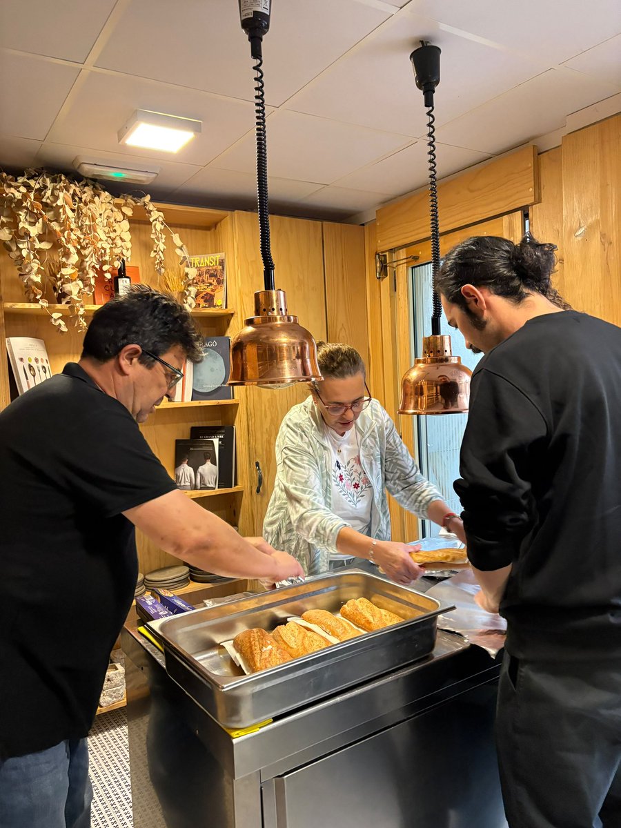 chefjoseandres's tweet photo. In Madrigueras, Albacete delivering meals tonight and tomorrow to suport the local community! @WCKitchen #ChefForSpain vamos!!! https://t.co/UIfN7v48uf