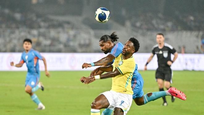 sayed_pk's tweet photo. 🚨 BRAZIL TURN ON THE MAGIC! 🇧🇷🔥
🇮🇳 INDIA 0–4 BRAZIL 🇧🇷
Brazil delivered a dominant display, cruising past the Blue Tigers with four unanswered goals! ⚽💥

https://t.co/6dXRAU5oRs https://t.co/7bmKENfdS2