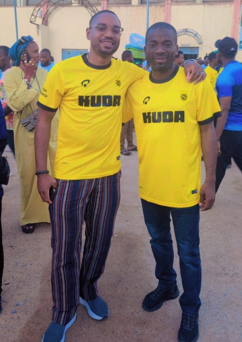 musbauceo's tweet photo. Thanks my good brother, @folasanwo for the Jerseyβ₯οΈ
Nice connect in far away Kano Cityπ€ #LetsGoSporting https://t.co/Ulw4eDUimS