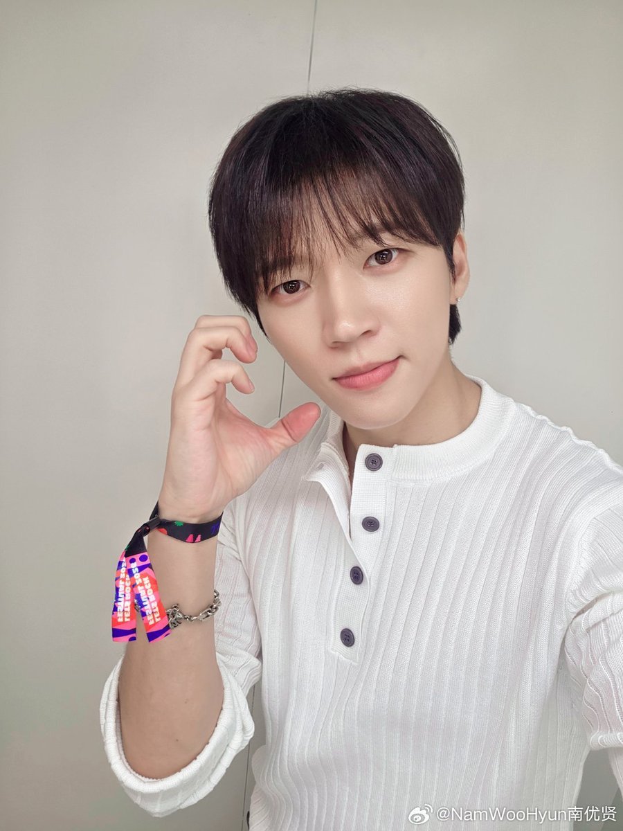 ifntinfo's tweet photo. [SNS] 261003 INFINITE Woohyun Official Weibo Update

"Thank you for being with me for such happy moments🫶"

#인피니트 #우현 #남우현 https://t.co/mIVviKkTuN https://t.co/SQBSMBiS5k