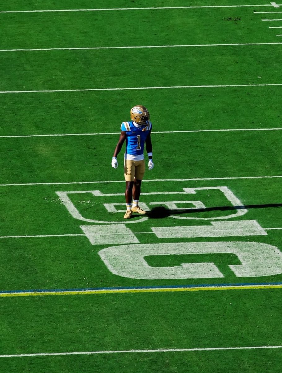 KamronRoberts9's tweet photo. Thankful and Blessed to receive an offer from @UCLAFootball 

@EddieWhitley37 @coachjayhughes_ @TomLoy247 @Coach_Drew1 @samspiegs @D_Co0p @Andrew_Ivins @ChadSimmons_ @EddieWhitley37 @SWiltfong_ @BrianDohn247 @CoachHitsch 
@BrandonHuffman @TheUCReport
@TomLuginbill @CraigHaubert
@CharlesPower @CRO31 @GregBiggins @adamgorney @DemetricDWarren @LemmingReport @TomLuginbill @MacCorleone74 @Wallace__Reagan @BSonnone @TJ_Randall12