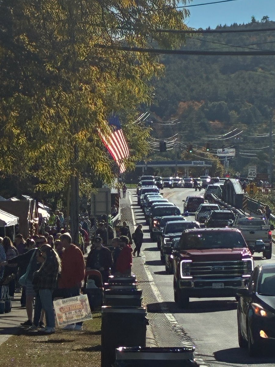 the_swede69's tweet photo. So I attended the largest garage sale in NewYork today https://t.co/VeOxpZaVdg