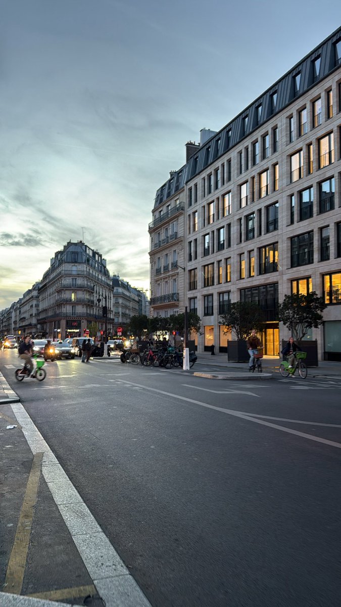 uuser_n's tweet photo. Weekend parisien https://t.co/Q7B5wPIgmG