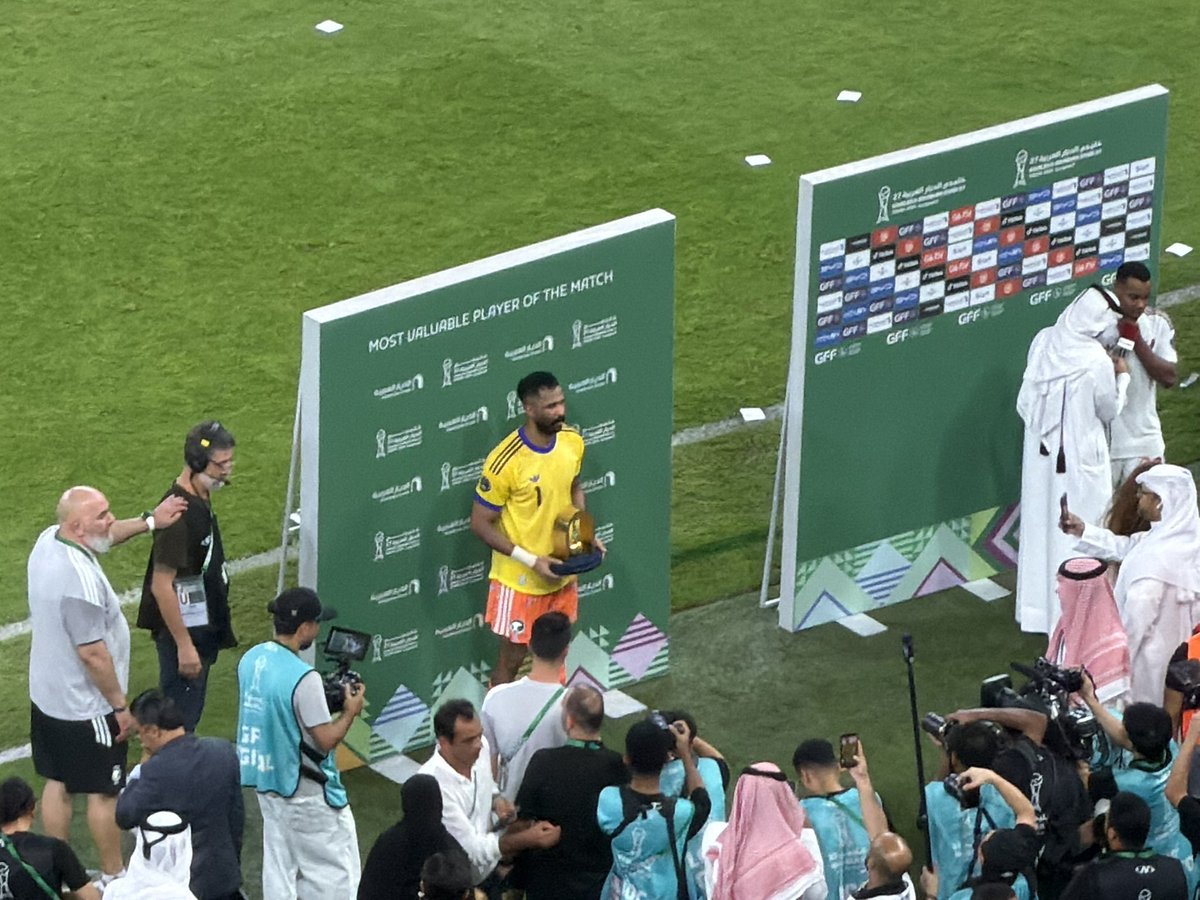 onlymh3_'s tweet photo. شكراً لك فقط ياعويس 💚
رجل المباراة ورجل البطوله بإذن الله ، شايل المنتخب من كاس العالم ولازال .. https://t.co/qRIo0PZUFs