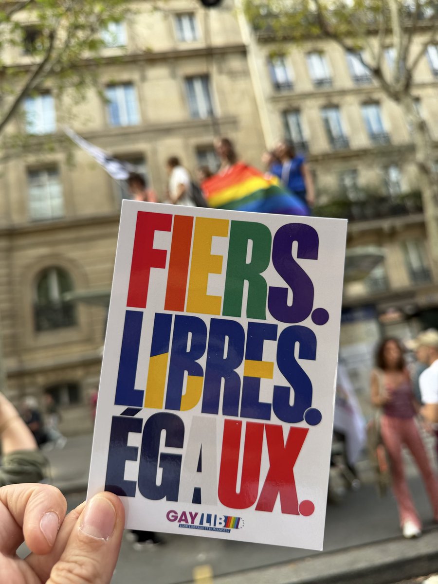 GayLib's tweet photo. 🏳️‍🌈 À la #marchedesfiertes GayLib a porté un message universel : la liberté d’être soi, d’aimer et de vivre sans discrimination.

Avec le soutien du @PartiRadical,  @HorizonsParis &amp; @RenewEurope. https://t.co/G3fwPEZNmX