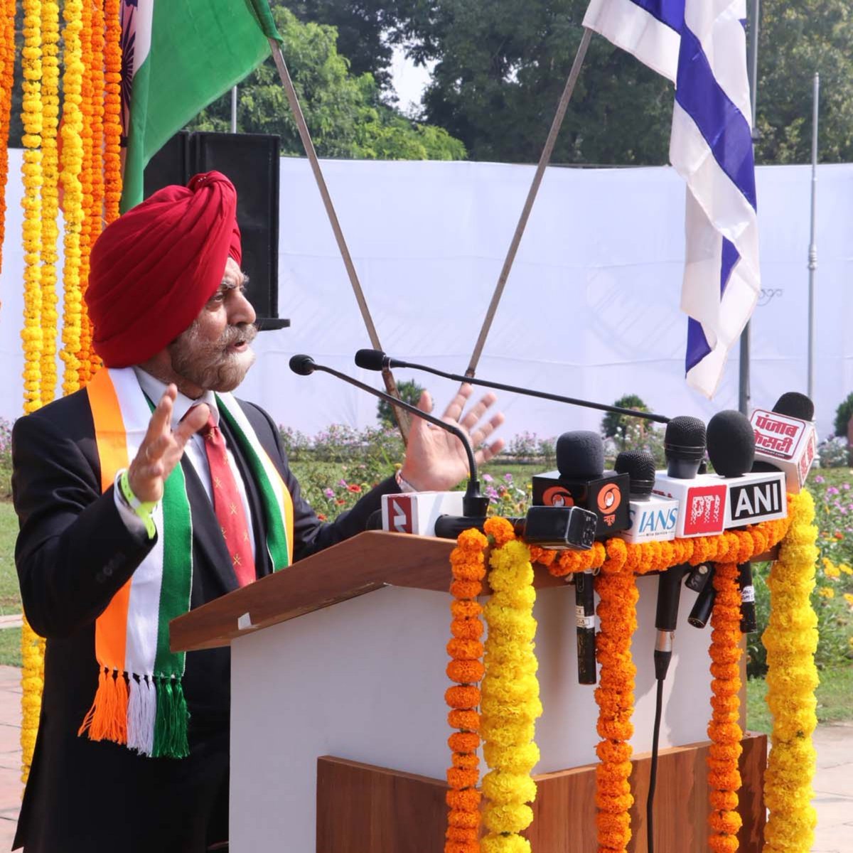 RSJM_HQ's tweet photo. At the 108th Haifa Victory Day Commemoration at Three-Murti Haifa Chowk, New Delhi, We honour the Indian soldiers whose courage contributed to the liberation of Haifa and the pursuit of peace.
#HaifaVictoryDay #IndiaIsraelFriendship #FANS https://t.co/tbgl1UNTEi