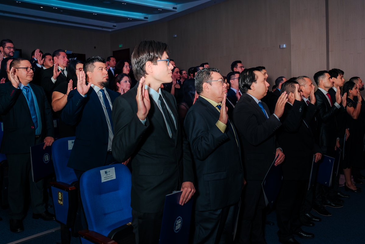 elsalvador's tweet photo. #DePaís | Esta mañana se efectuó la  I Ceremonia de Graduación de la Escuela Superior de Innovación y Tecnología (@esitgobsv).

Los ahora graduados culminaron sus estudios en ciberseguridad, servicio en la nube, operación de centro de datos y desarrollo de software en código abierto. 📸: Cortesía