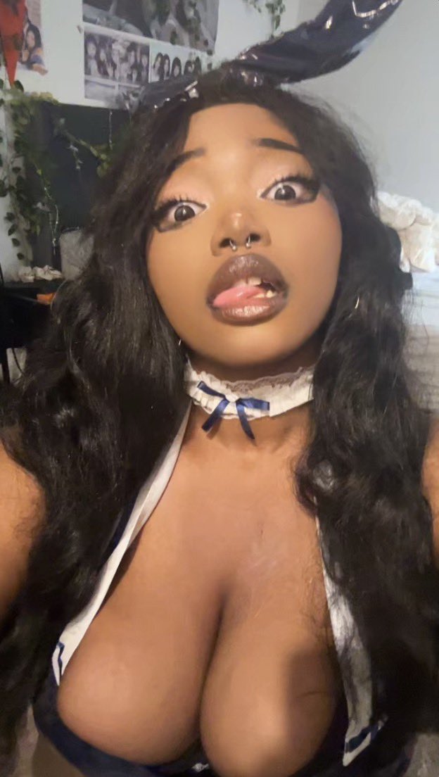 queefl0rd_'s tweet photo. Ebony BUNNY🥕🐰🖤 https://t.co/S8R3b8oiKQ