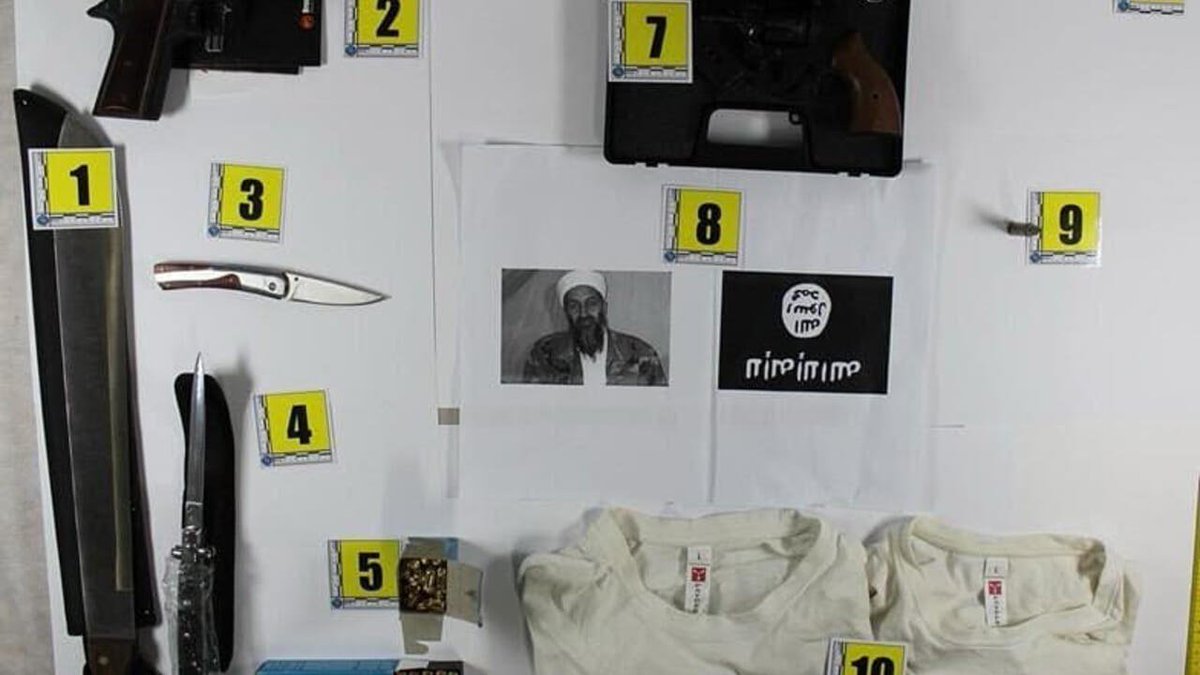 DocReQIsBack's tweet photo. Salerno. Uno studente universitario di 21 anni arrestato con l'accusa di possedere armi clandestine e materiale con istruzioni per la preparazione di ordigni esplosivi, con l'intento di compiere atti terroristici. Ha abbracciato l'ideologia dell'islamismo radicale.

Tutt'a'post.. https://t.co/ORWK11Gm7L