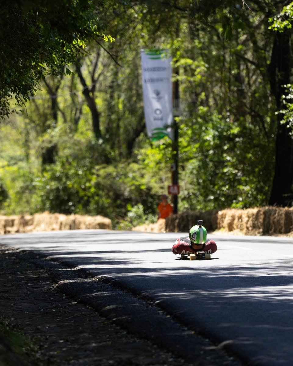 planbparaguay's tweet photo. Cerro Lambaré isn’t actually in Lambaré. It rises 156m above sea level inside Asunción, beside the Paraguay River. 🇵🇾

Usually, it’s a quiet city landmark.

This weekend, it’s a racetrack.

World Skate Games athletes are flying down it on inline skates, downhill boards and street luge.

What a place to race. 🔥🛼🛹