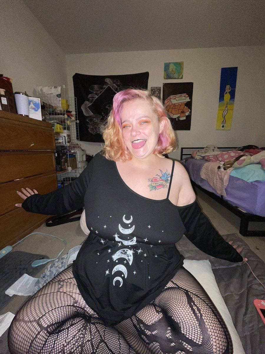 MonsterSlutMutt's tweet photo. If y’all could go check my pinned and Rt and help if you can ~ I’d appreciate it !! https://t.co/HDXKeNw3Xp