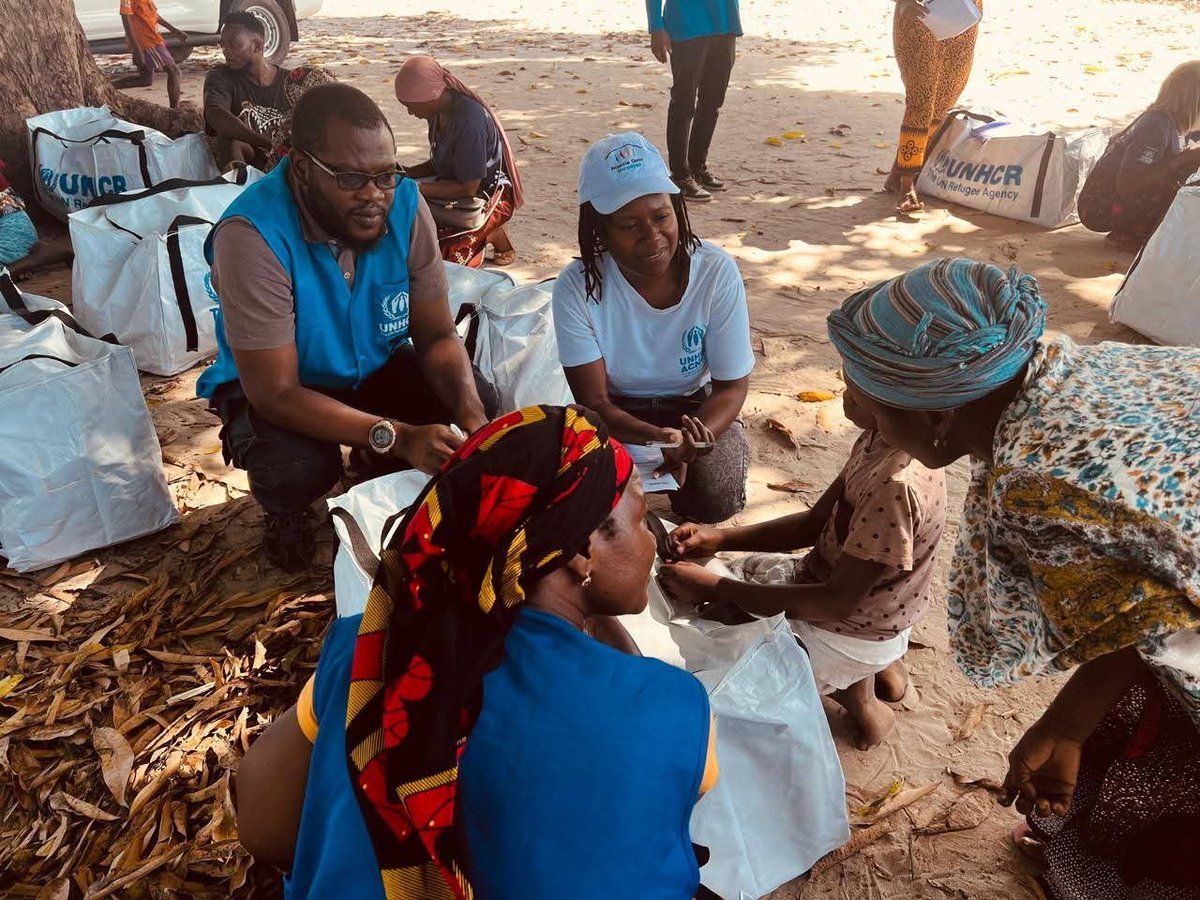 UNHCRMozambique's tweet photo. Solidarity can make a difference from the first days of displacement to the journey towards solutions 🇩🇪🤝🇲🇿

On #GermanUnityDay, we recognize Germany’s support to people forced to flee in Mozambique, from emergency protection to skills, education and pathways to self-reliance. https://t.co/3yYKiSgY3F
