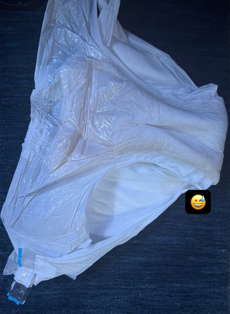 littlenodripboy's tweet photo. tired a north shore megamax 12hr as my night time diaper and lovedddd it 😵‍💫😵‍💫 the white makes me feel so classic baby and they stay so warm :)) 8/10 https://t.co/DWjR9PPZpf