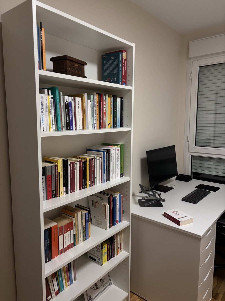 sergiogomezmm's tweet photo. Igual un día me pongo a recomendar algún libro.

Mola el formatín? https://t.co/XqxzR442J5