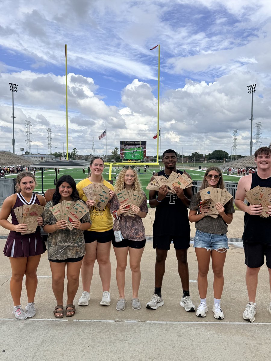 Coach_MacCFISD's tweet photo. @CyFairALC and @cw_athletics doing Community Service work for @KidsMealsInc Friendly competition won by @CyFair_BFND with over 2,917 bags made. 
It warms my ❤️ to see the work our athletes do.
@CFISDAthletics @uiltexas https://t.co/jZZBXnl6AX