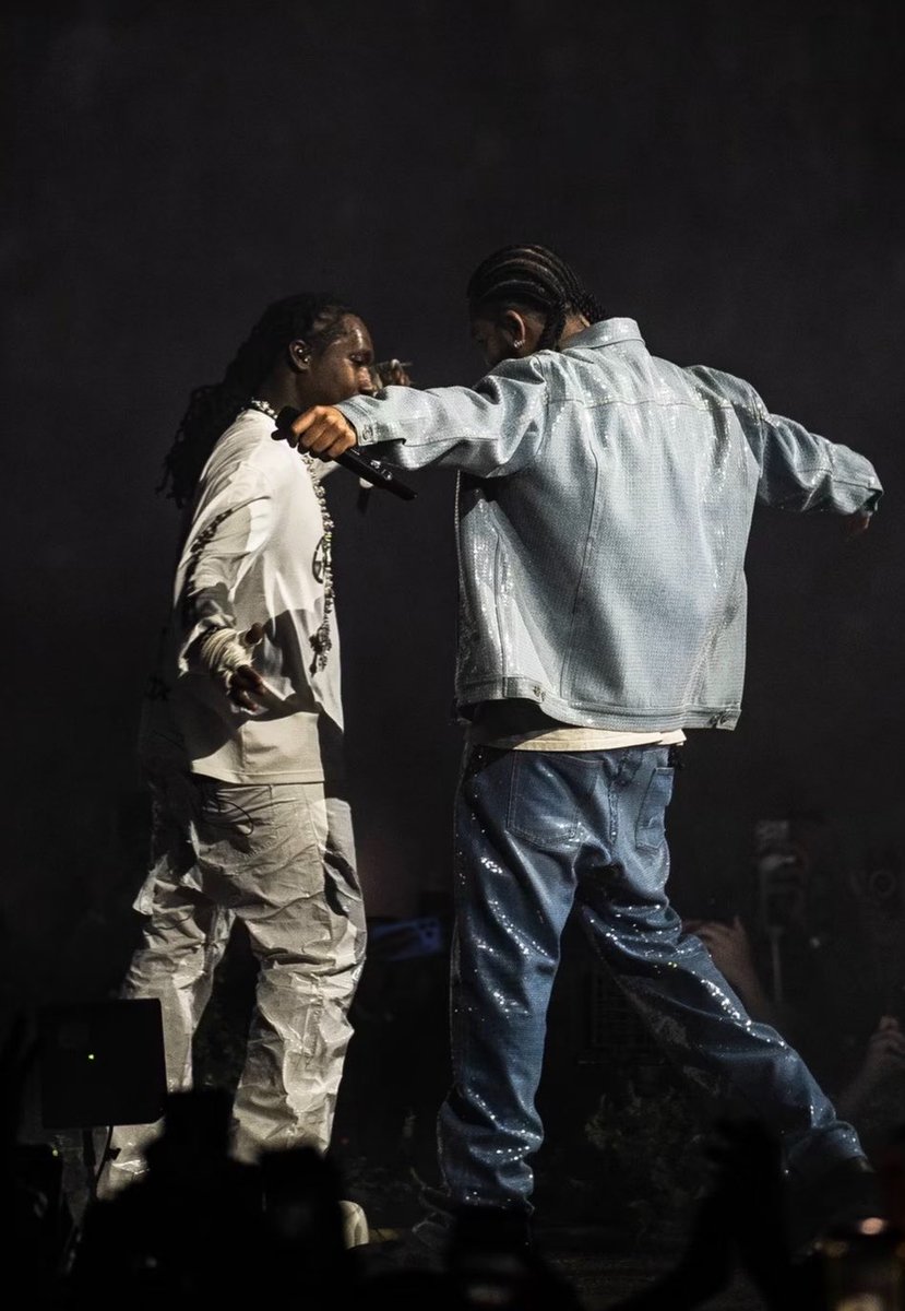HipHopAllDay's tweet photo. Drake &amp; Don Toliver’s ‘Solar Eclipse’ earned 2.93M streams in its opening day on Spotify 🏆

It is the biggest debut of the weekend, and the biggest for any rapper on the platform since ‘ICEMAN’ in May. https://t.co/ezvLuy23gJ